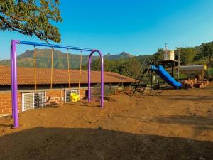 CosmicStays Birdsong Cottage Hilltop Lakeview Stay