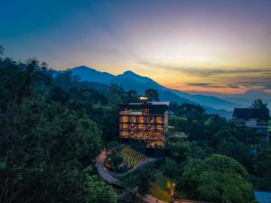 The Saray Munnar Luxury Resort with Pool by VOYE HOMES
