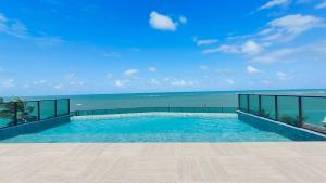 Portal dos Mares - Beira-mar ao lado da Igreja de São Pedro