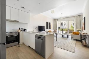 Stylish 2BR with Beach Access Port de La Mer