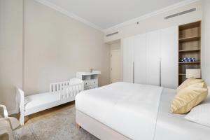 Stylish 2BR with Beach Access Port de La Mer