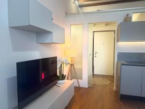 Porta Romana studio apartment near subway and QC Terme