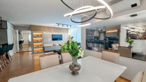 Apto a 150 metros da Rua Coberta