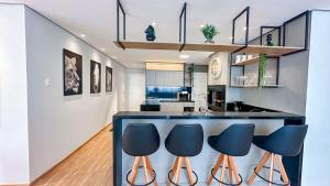 Apto a 150 metros da Rua Coberta