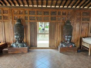 Spacious traditional open house with Garden&Pool 4 Bedrooms