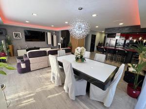 Villa avec piscine 8 personnes