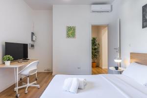 Sambuco1 - Quiet Apt with 2 Double Bedrooms - B Home