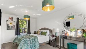 Spacious 4 Bed house Perfect for Contractors-Relocators