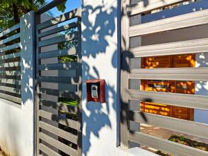 AJ House - Spacious 4BR Home, Balcony, BBQ area, Shared Pool