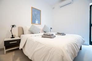 St Julians Modern flat in Spinola Bay