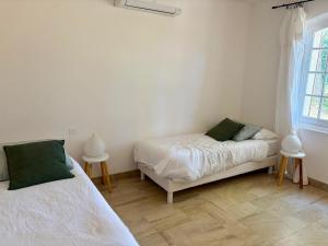 Nouveauté Villa pour 10 Personnes avec Piscine, Pétanque au Coeur des Oliviers de Provence