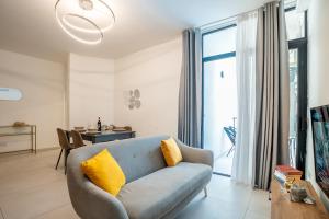 St Julians Modern flat in Spinola Bay