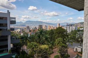 Amazing PH in Poblado 5BD & heated pool!