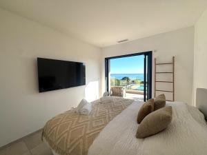Villa Saphir - Sea view, beach access and pool