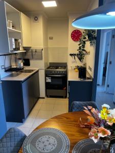 2 habitaciones 1 baño- a pasos de restaurantes centros comerciales