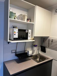 2 habitaciones 1 baño- a pasos de restaurantes centros comerciales