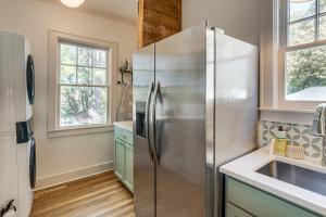 Walk to Downtown Tyler! Updated Historic Apt
