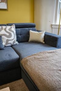 1 BDR Flat By Caledonia Luxe Stays Short Lets & Serviced Accommodation Paisley