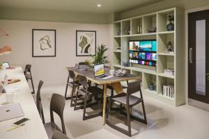 Bright & Spacious Mid-Level Studio Plus at Briggate Studios