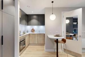 Bright & Spacious Mid-Level Studio Plus at Briggate Studios