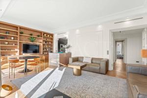 REF 1553 - Cannes Center - Sea view apartment for rent