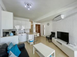 First Line to Sea, Apartment in Verdemar Nerja with Pool and Sea Views