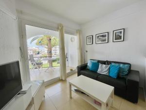 First Line to Sea, Apartment in Verdemar Nerja with Pool and Sea Views