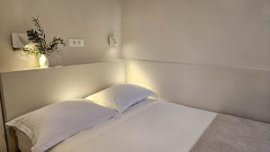 Private Seaside Room-Walk to Downtown