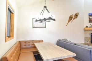 Twin Elk Lodge Lodgepole Condo: Ski In, Stroll To Main St