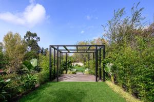 Cosy Flat in Porto with Private Patio & Garden Area