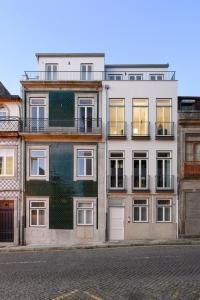 Cosy Flat in Porto with Private Patio & Garden Area