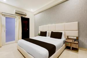 Super Townhouse Hotel Sec- 54 Golf Course Road