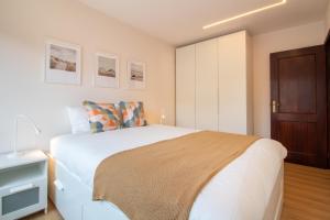 Stylish 2BR Near Beach & Metro by LovelyStay