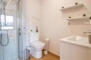 Stylish 2BR Near Beach & Metro by LovelyStay