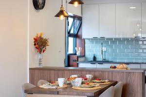 Stylish 2BR Near Beach & Metro by LovelyStay