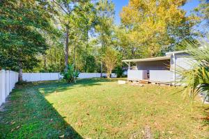 Covered Deck, Large Yard! Pet-Friendly Jax Escape!
