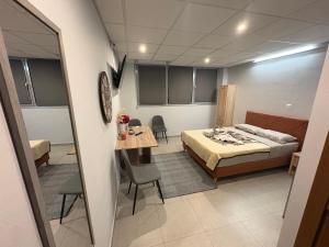 Jordan Room 28