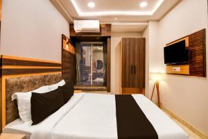 Super Hotel O The Lake Regency