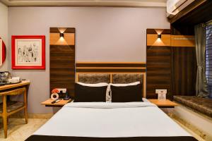 Hotel O The Lake Regency