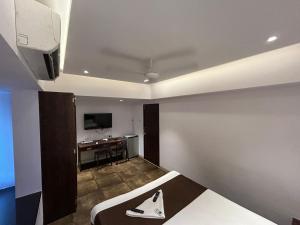Lucky Service Apartments - Near BKC