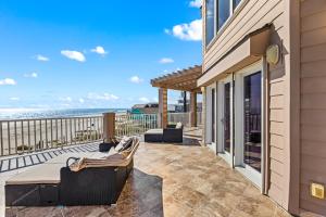 Steps to Sand! Group-Friendly Galveston Beach Home