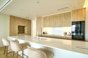 Luxury Oceanfront Apartment - 24K