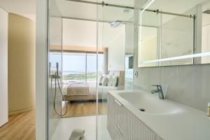 Luxury Oceanfront Apartment - 24K