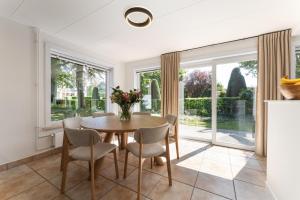 Le petit château by Kasteel Ter Wallen