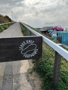 Katrins Nest - close to the sea and independent eateries - brand new