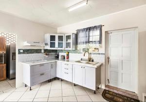 Beautiful Oistins Home Away From Home