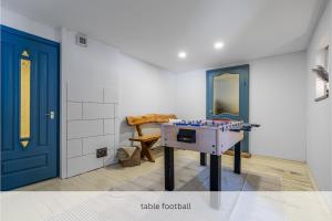 Private Lake Escape- 6BR, Sauna & Bonfire