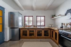 Private Lake Escape- 6BR, Sauna & Bonfire