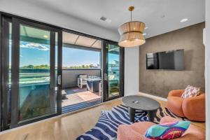 Stylish 5BR Nashville Retreat w Rooftop Hot Tub