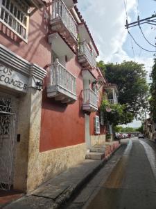 Amplio apartamento familiar de 2 habitaciones dentro de la Ciudad Amurallada - AC, Wifi rapido y Agua caliente